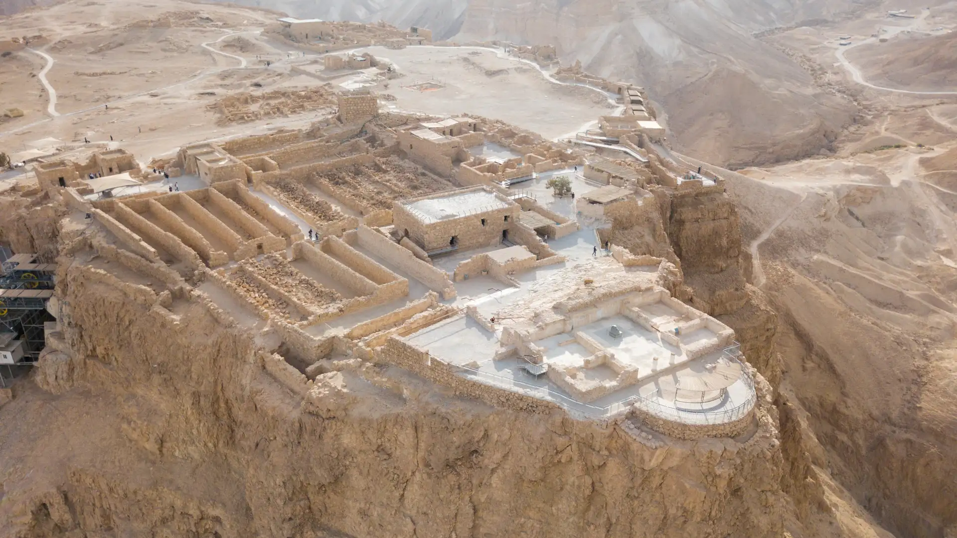 S2 E10: Sprouting a Seed That Survived the Roman Siege