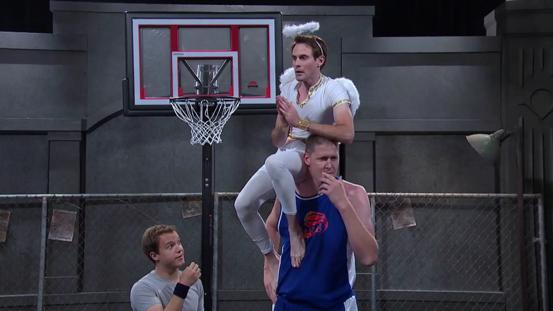 Shoulder Angel Meets Shawn Bradley