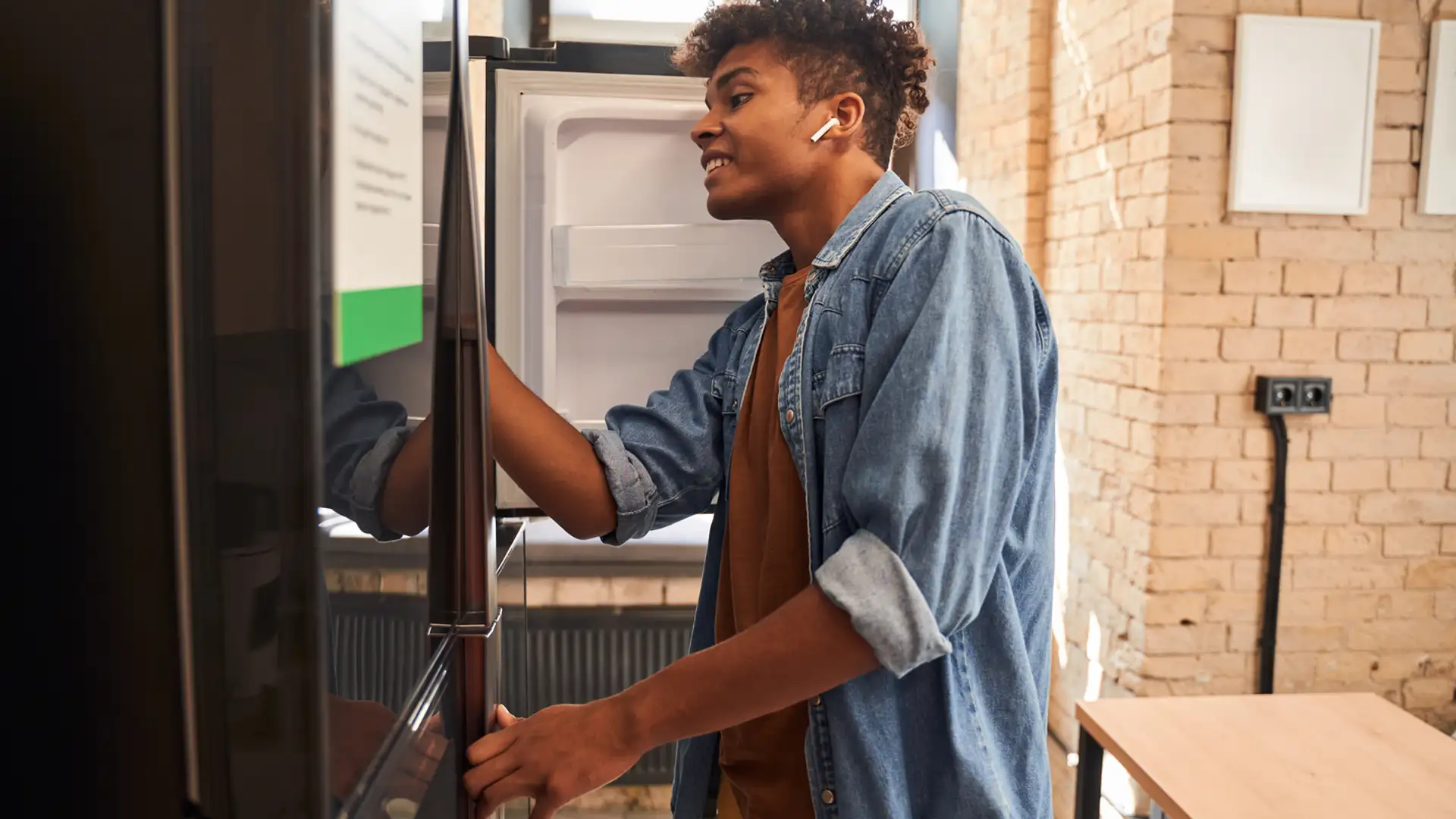 Deep Cleaning Your Fridge and Pantry