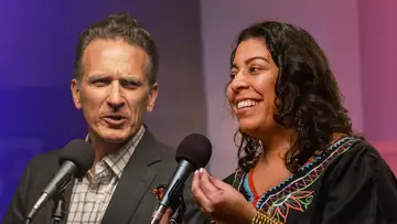 It Pays to Speak a 2nd Language - Stories for the Whole Family by Antonio Sacre and Jasmin Cardenas