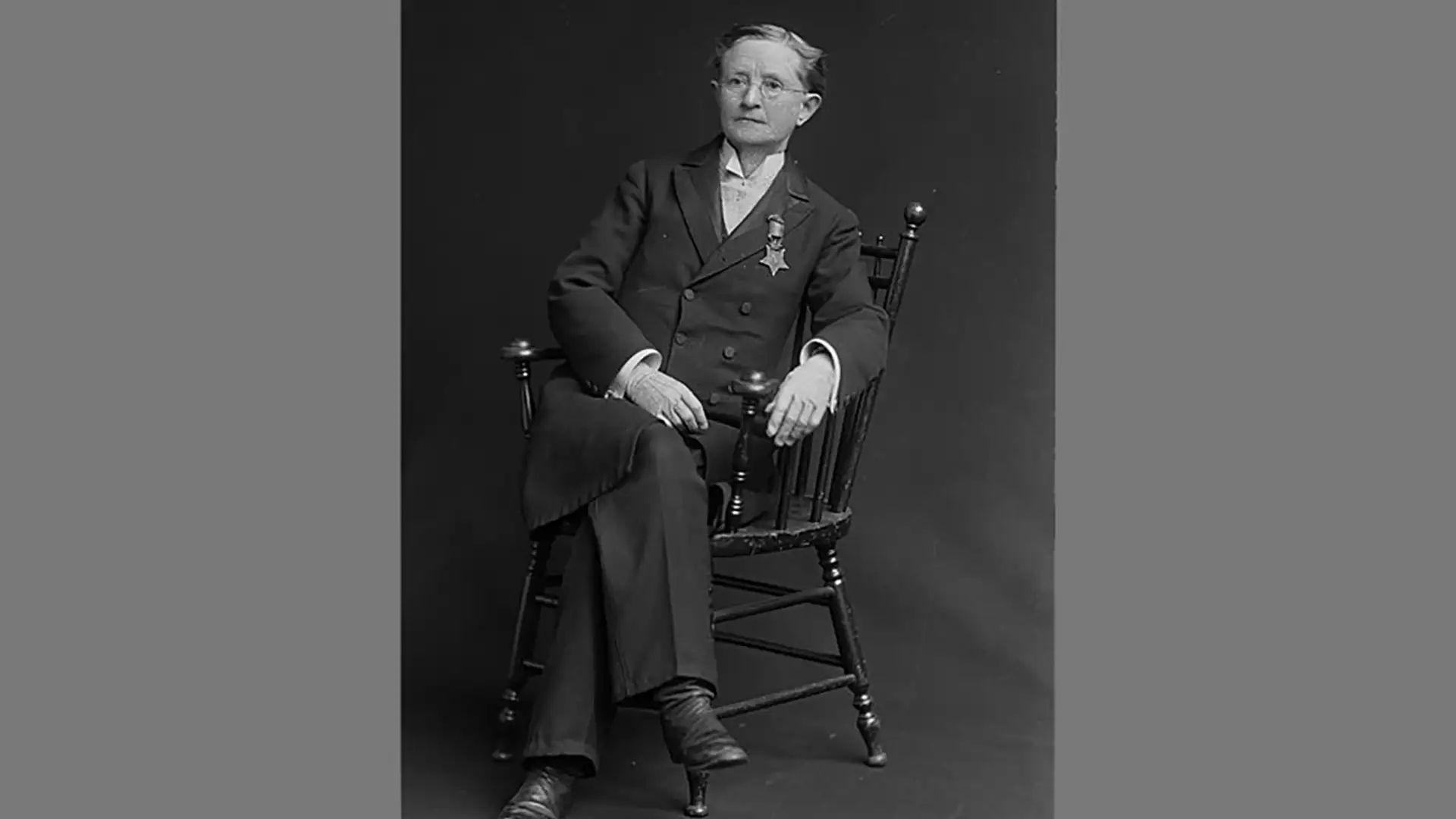 Surgeon and Suffragette Wins Congressional Medal of Honor