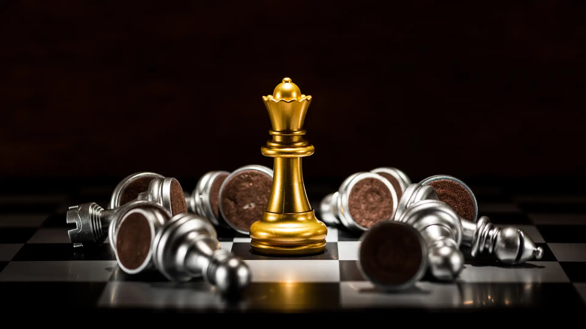 Game of Queens