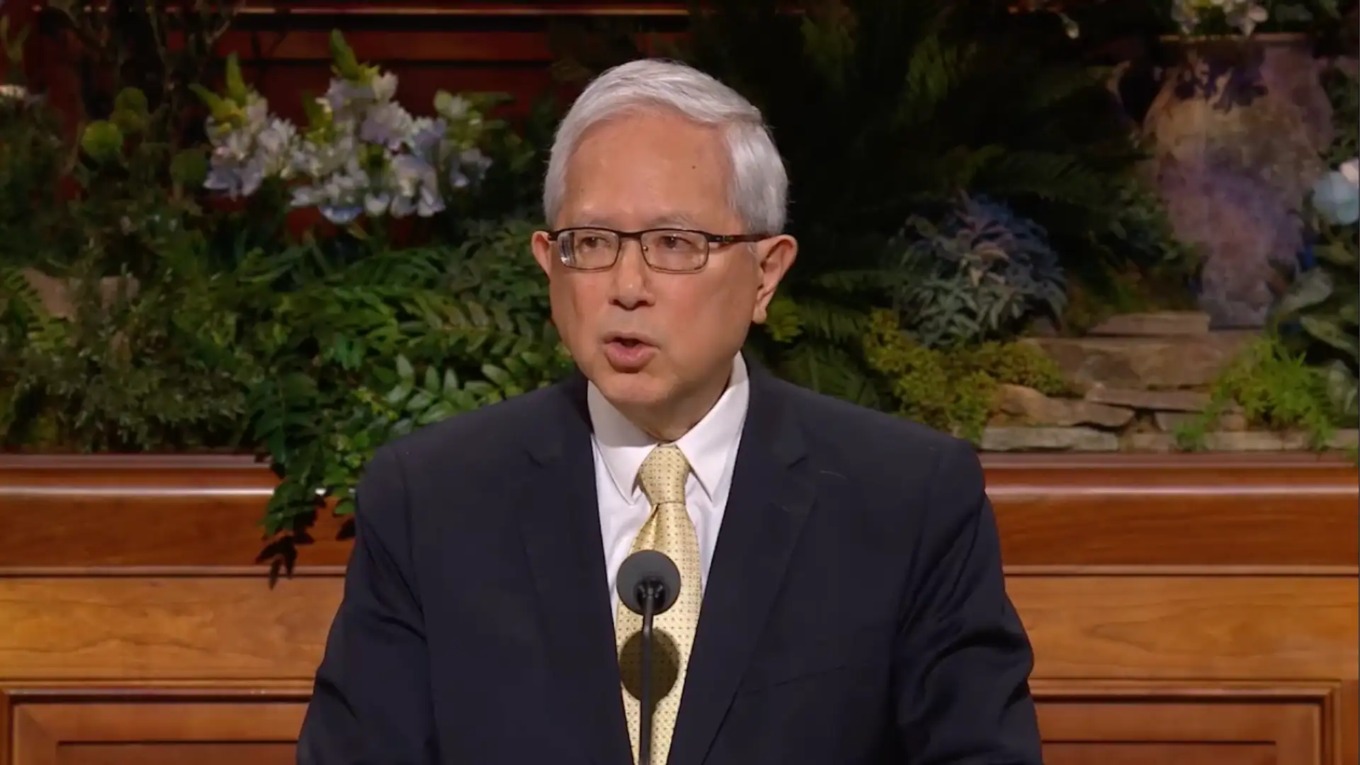 Gerrit W. Gong | Tis Eastertide: No One Walks Alone