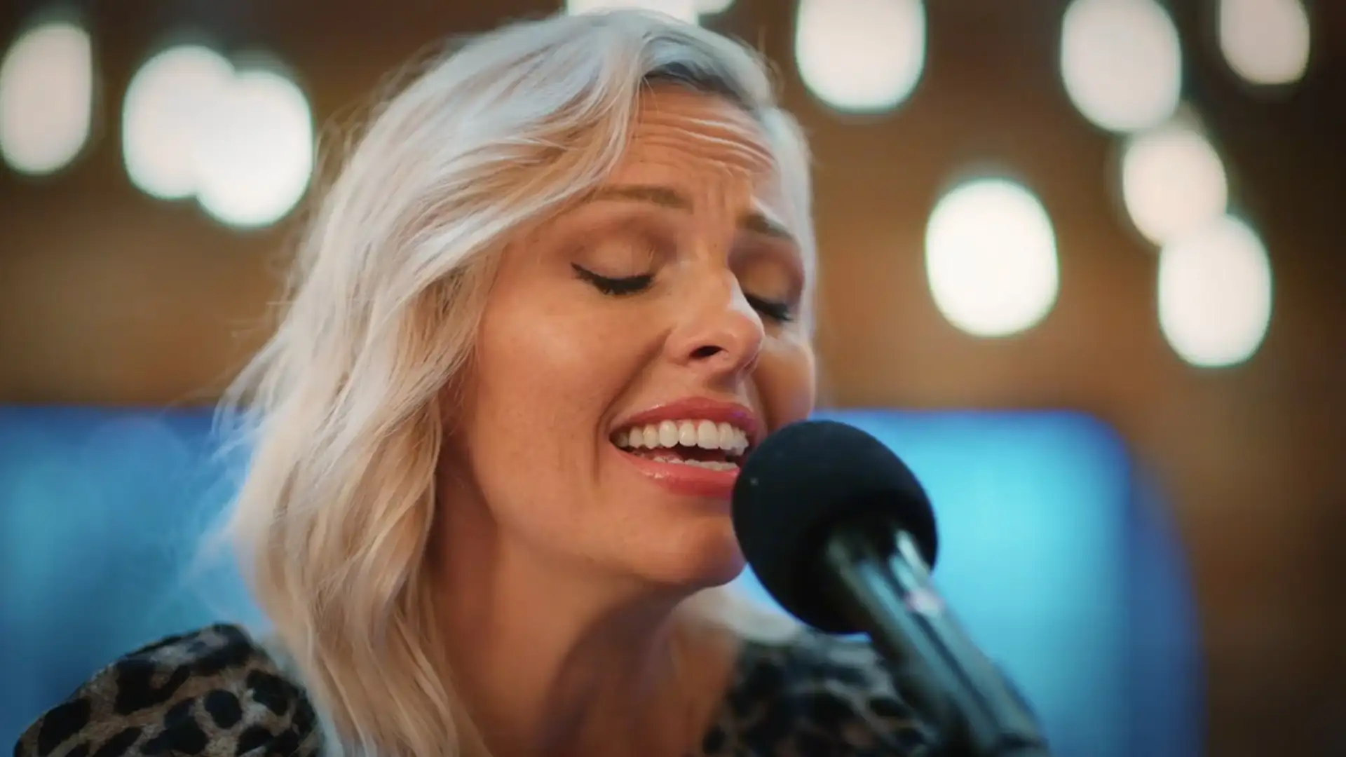 Calee Reed, "Lead Kindly Light"