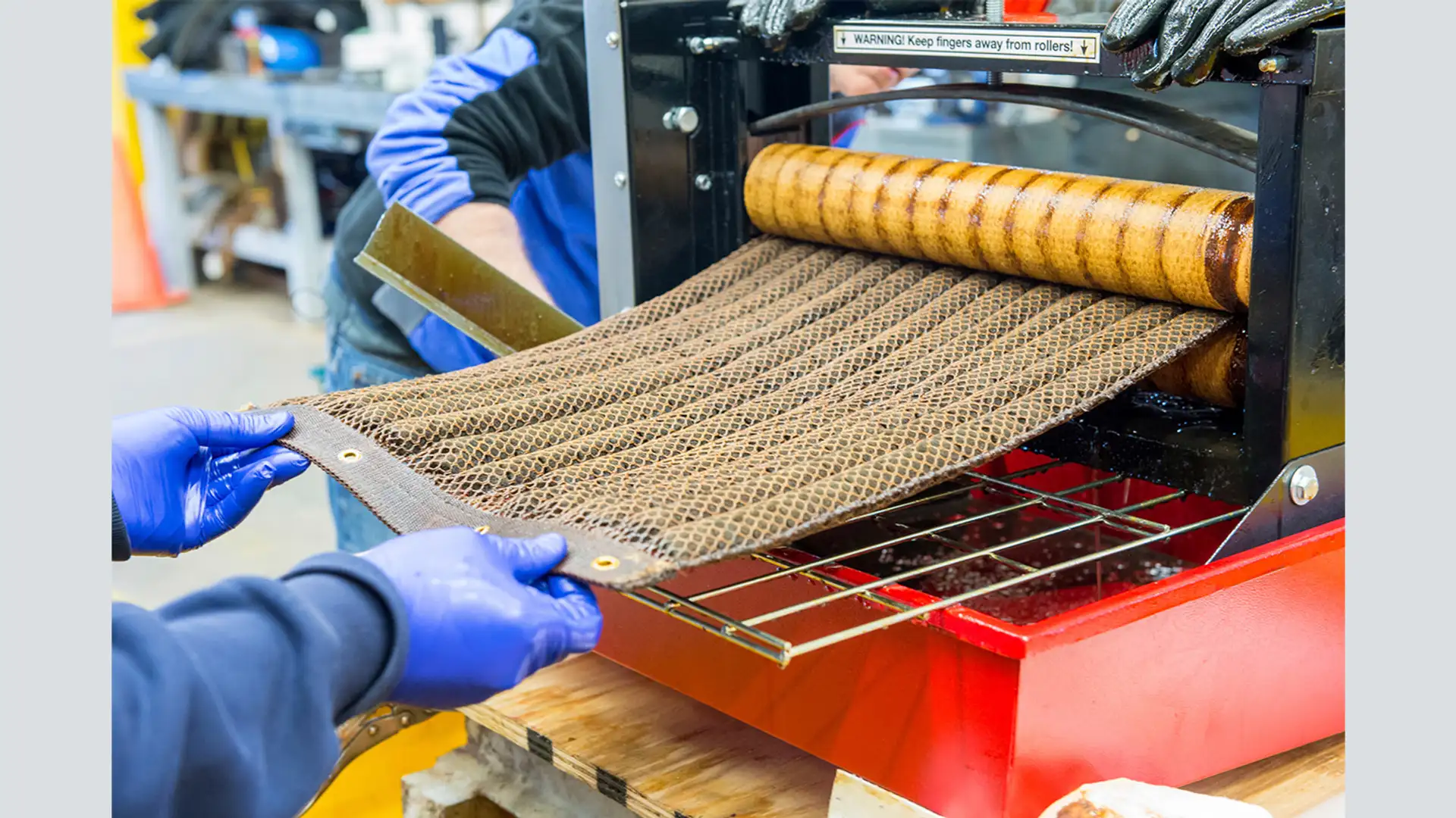 Oil-Loving Sponges a New Solution to Oil Spill Cleanup in the Ocean