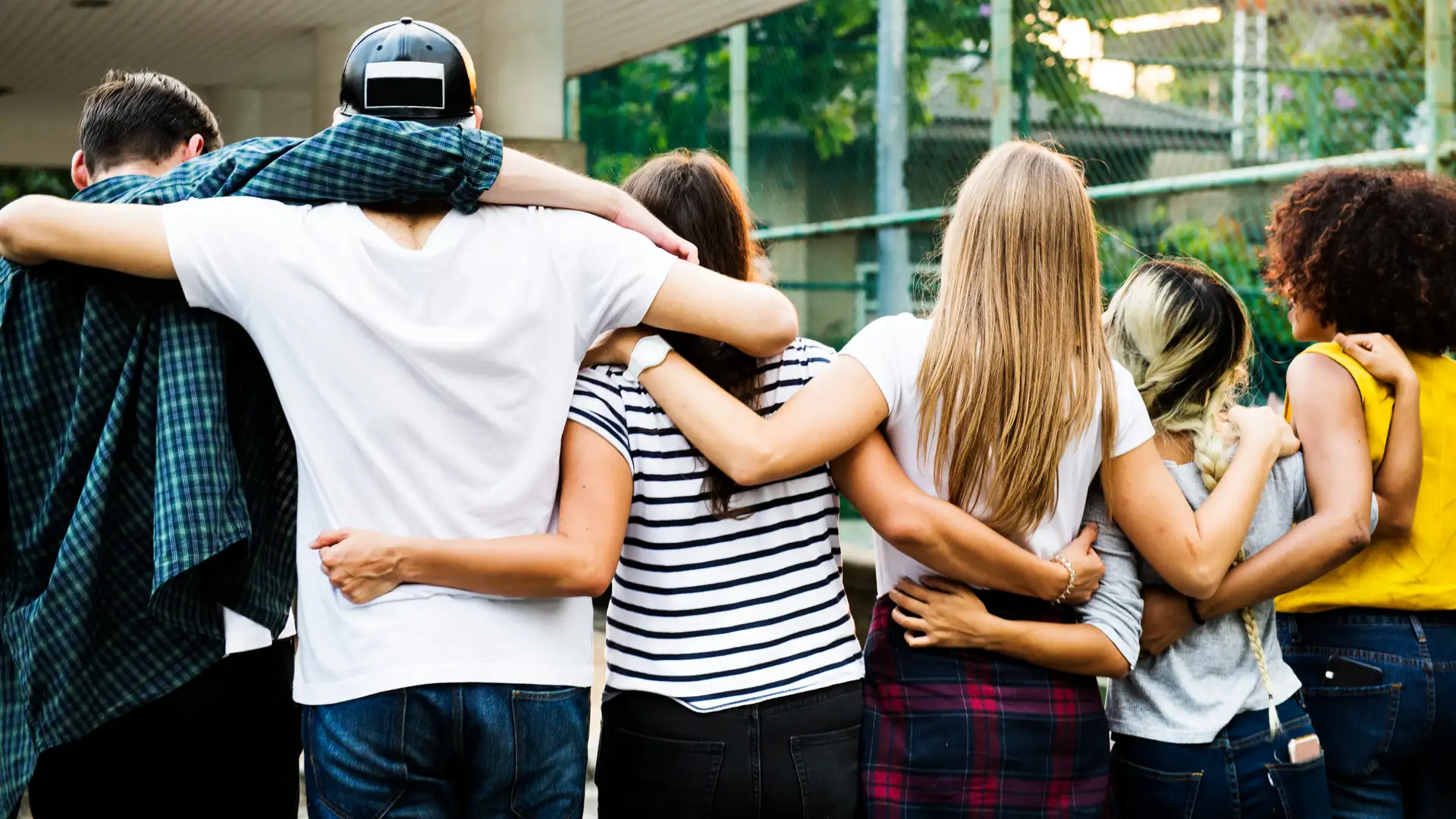 How Women's Friendships Differ from Men's