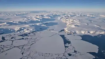 A Record-Breaking Trek Across Antarctica
