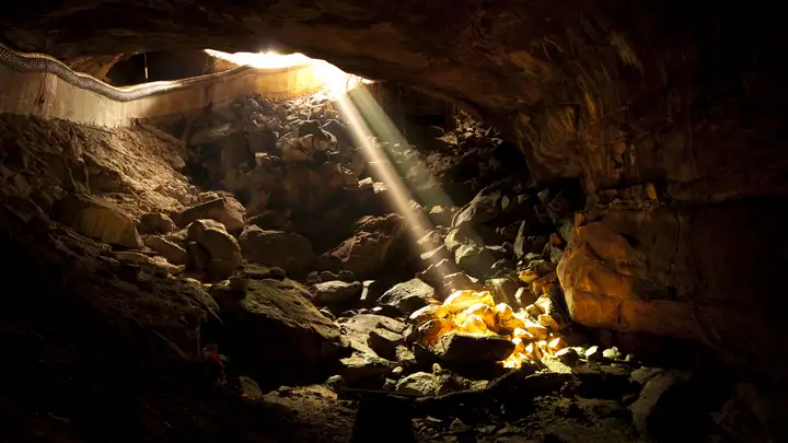 Ten Thousand Treasure Cave