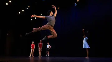 S6 E5: Who Deserves to Be on Stage?