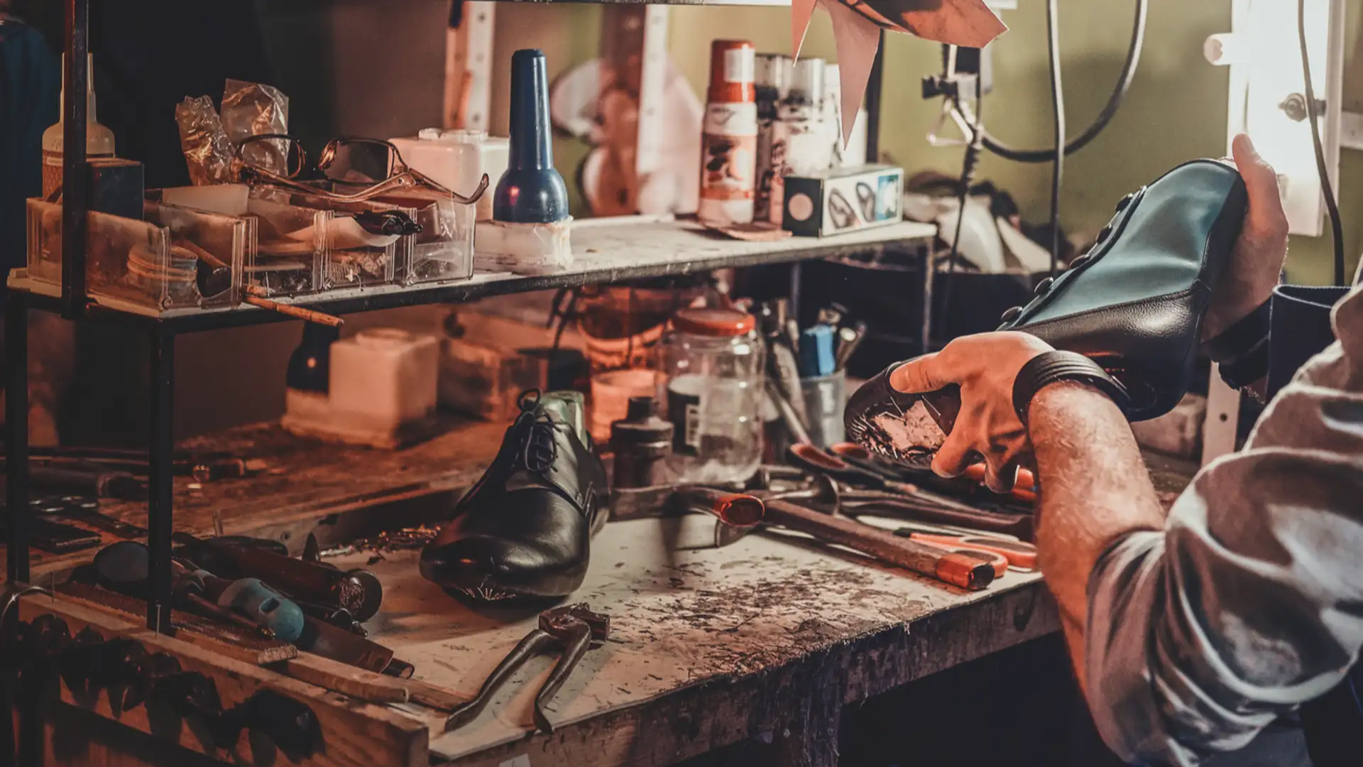 EXTRA: "The Elves and the Shoemaker" told by Megan Hicks