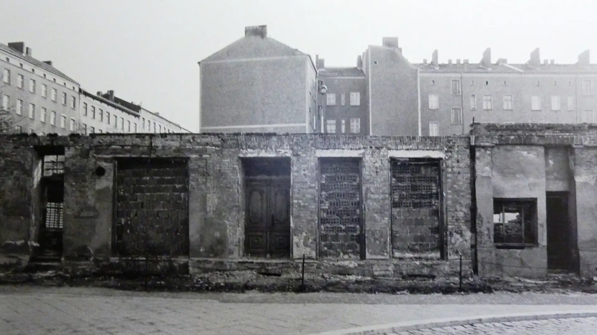 An Extraordinary Escape Beneath the Berlin Wall