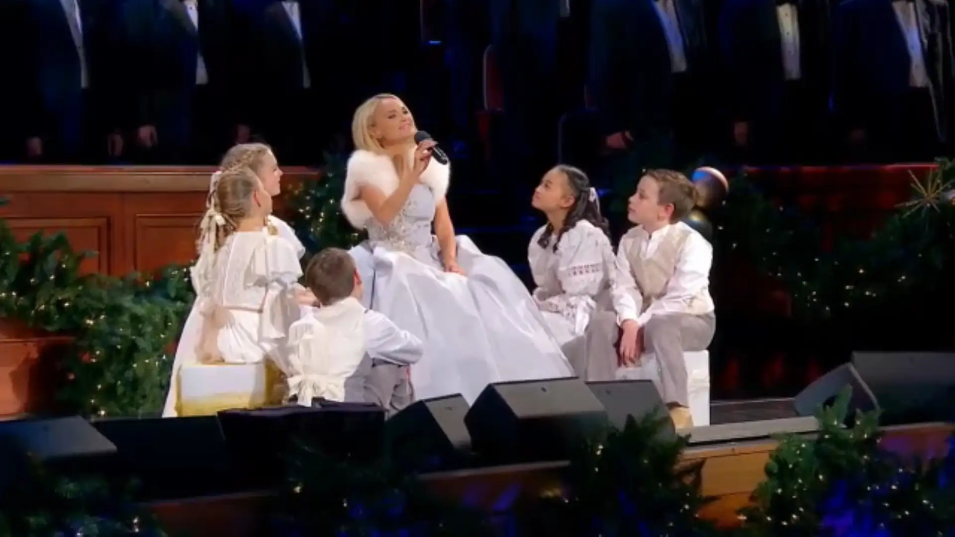 Kristen Chenoweth and the Tabernacle Choir